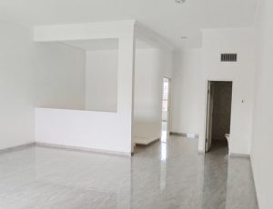 monaco 08 Kamar utama dan kamar mandi lantai 2 di lihat dari ruang Tengah lantai 2