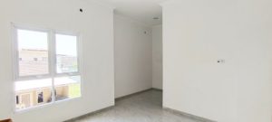 monaco 09 kamar utama dengan kamar mandi dalam