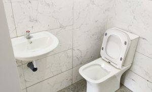 the cottage 06 toilet kamar mandi dalam di kamar utama 500